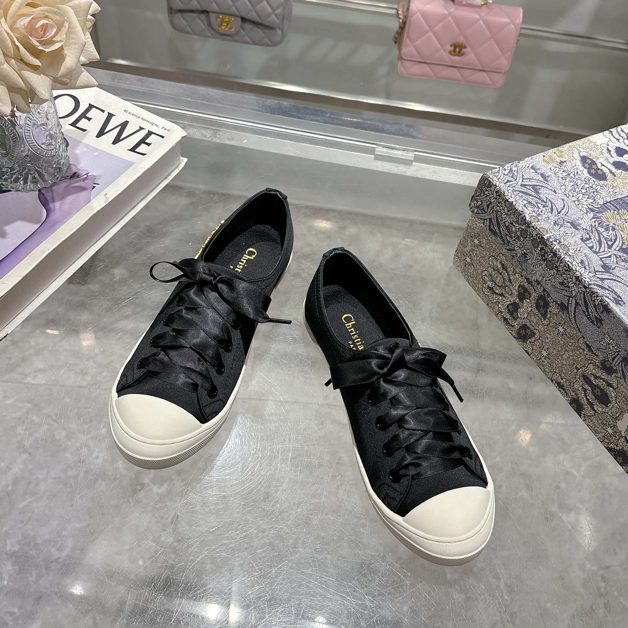 👟👟Ex-factory price 440👟👟 Dior ballet-style casual shoes, the same style as celebrities, satin fabric, breathable mesh lining, sheepskin for feet, wear-resistant rubber sole, size 35-40.